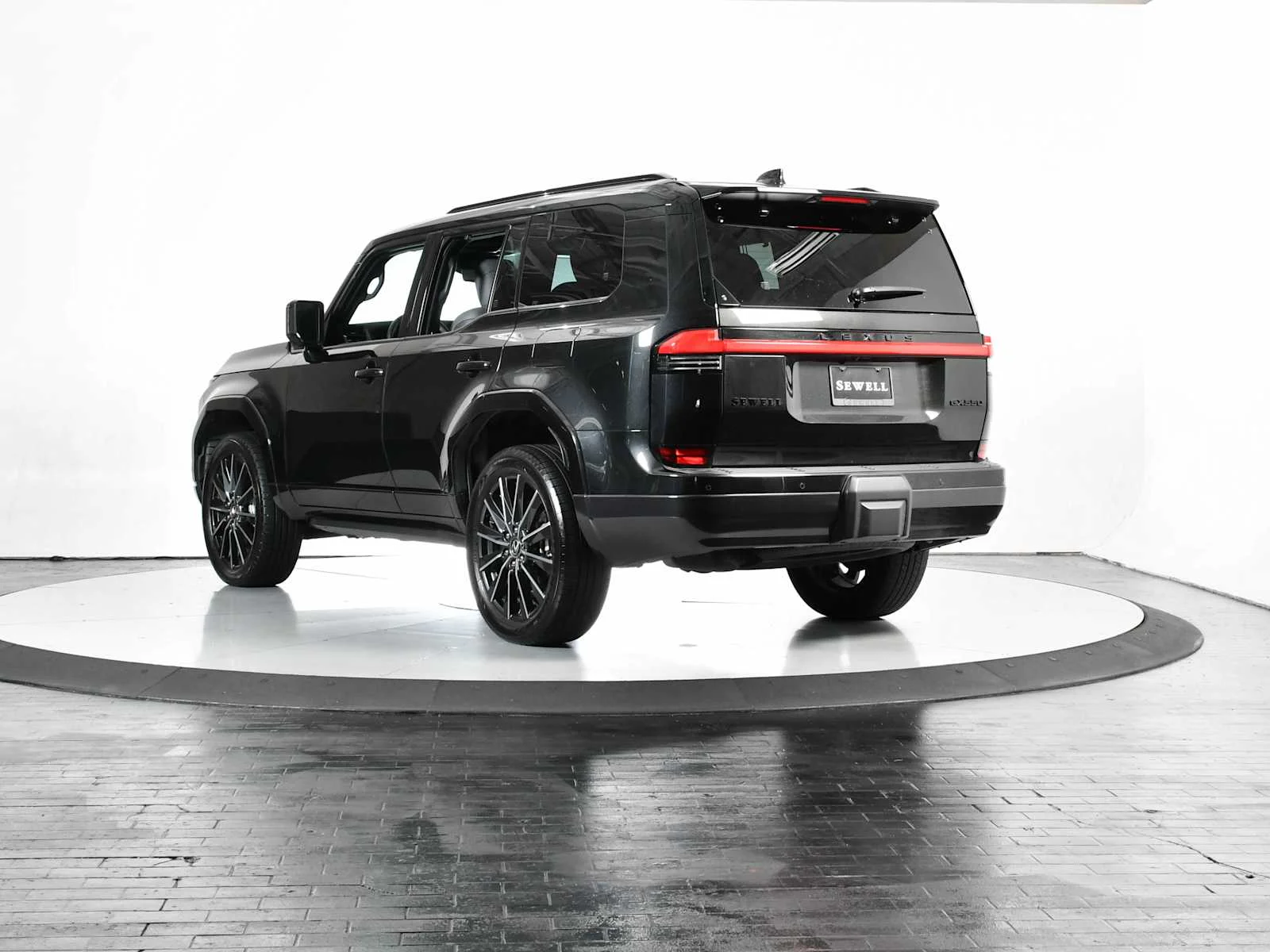 Certified Used 2025 CAVIAR Lexus Luxury+ image 3