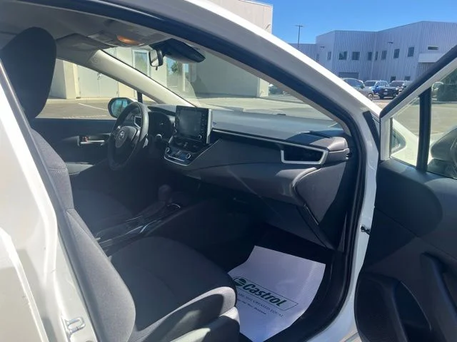Used 2020 White Toyota LE image 13