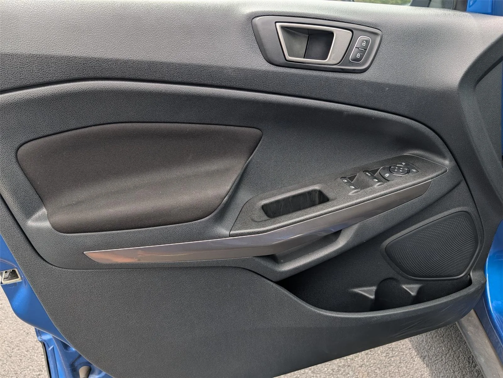 Used 2021 Lightning Blue Ford SE image 14