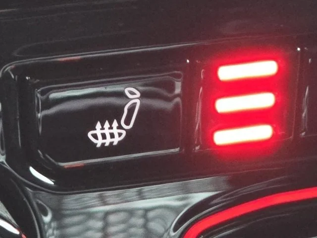 New 2025 Diamond Black Crystal Pearlcoat Jeep Limited image 17