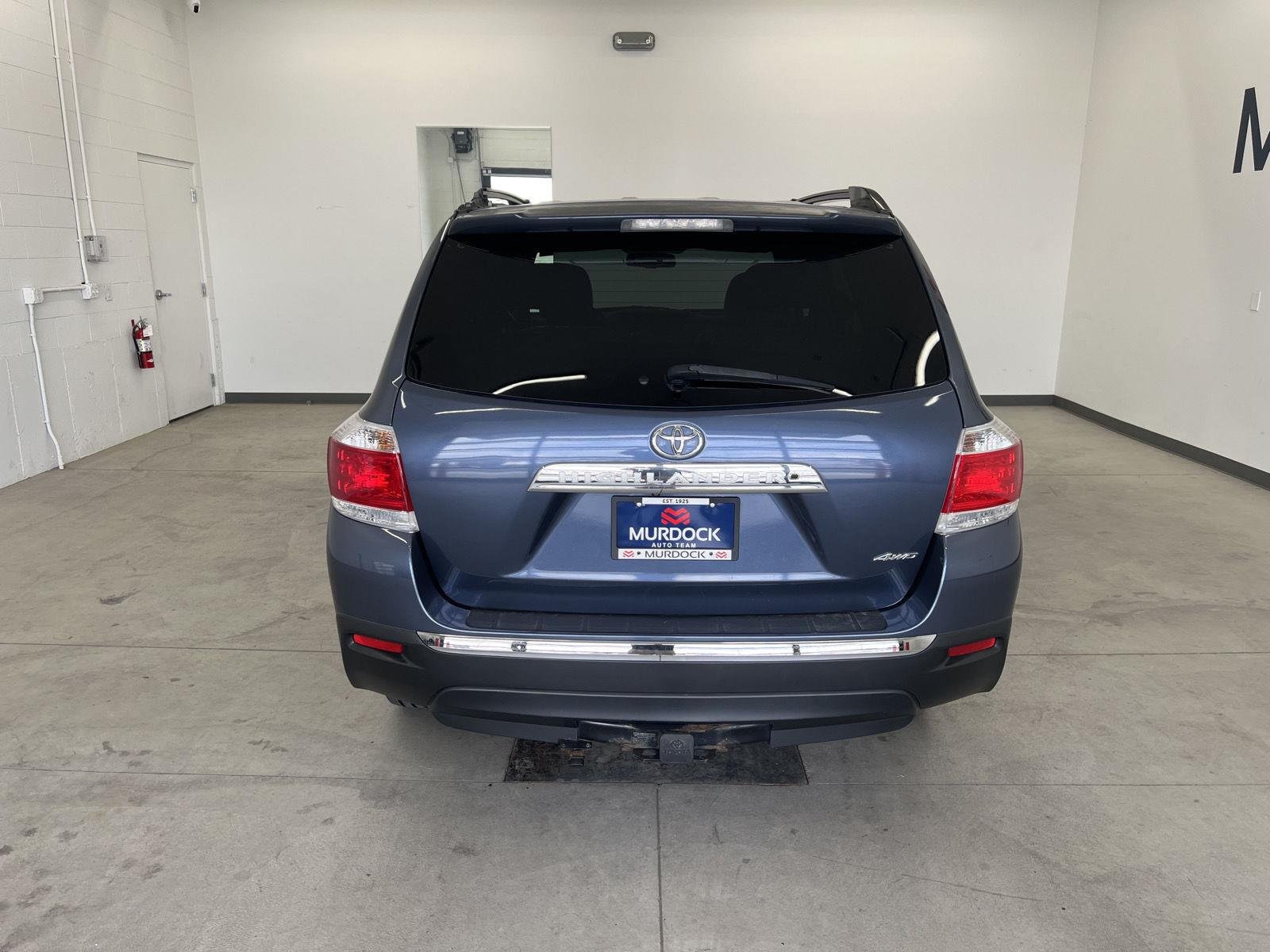 Used 2013 Shoreline Blue Pearl Toyota SE image 3