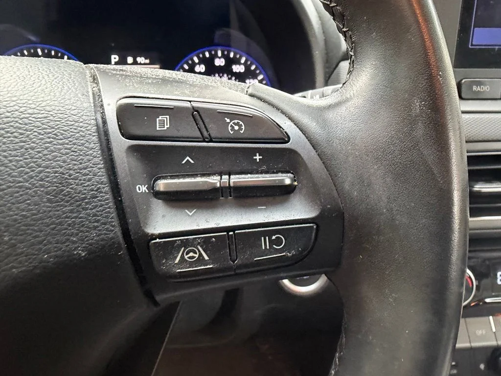 Used 2022 Lunar White Hyundai SEL image 18