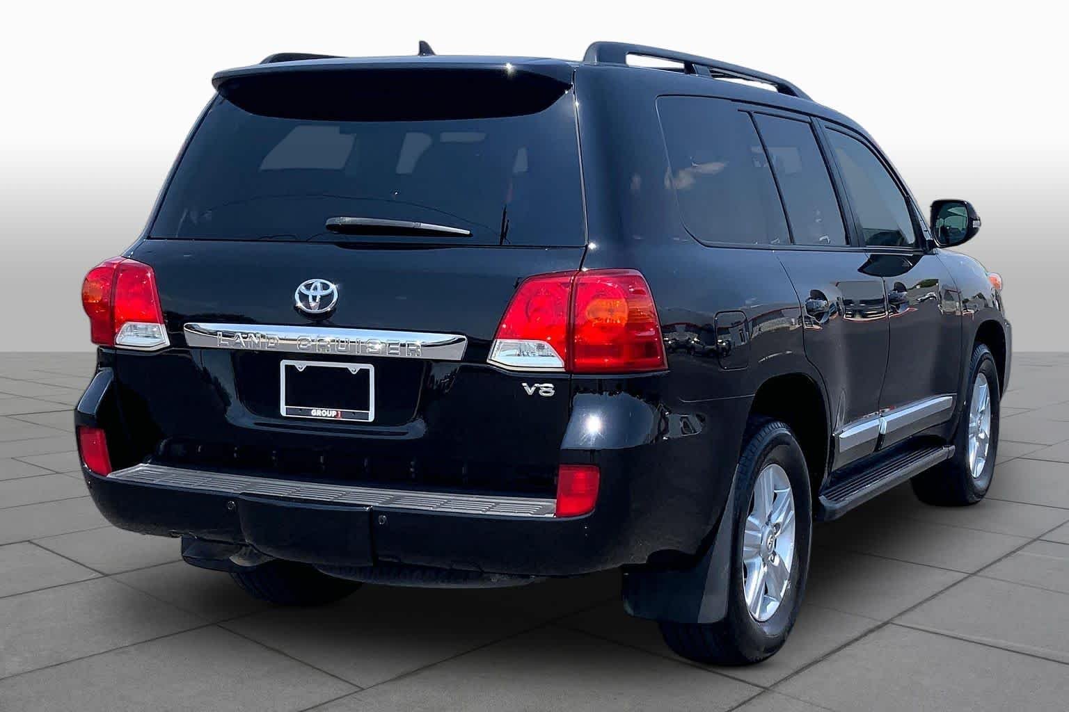 Used 2013 Black Toyota  image 13