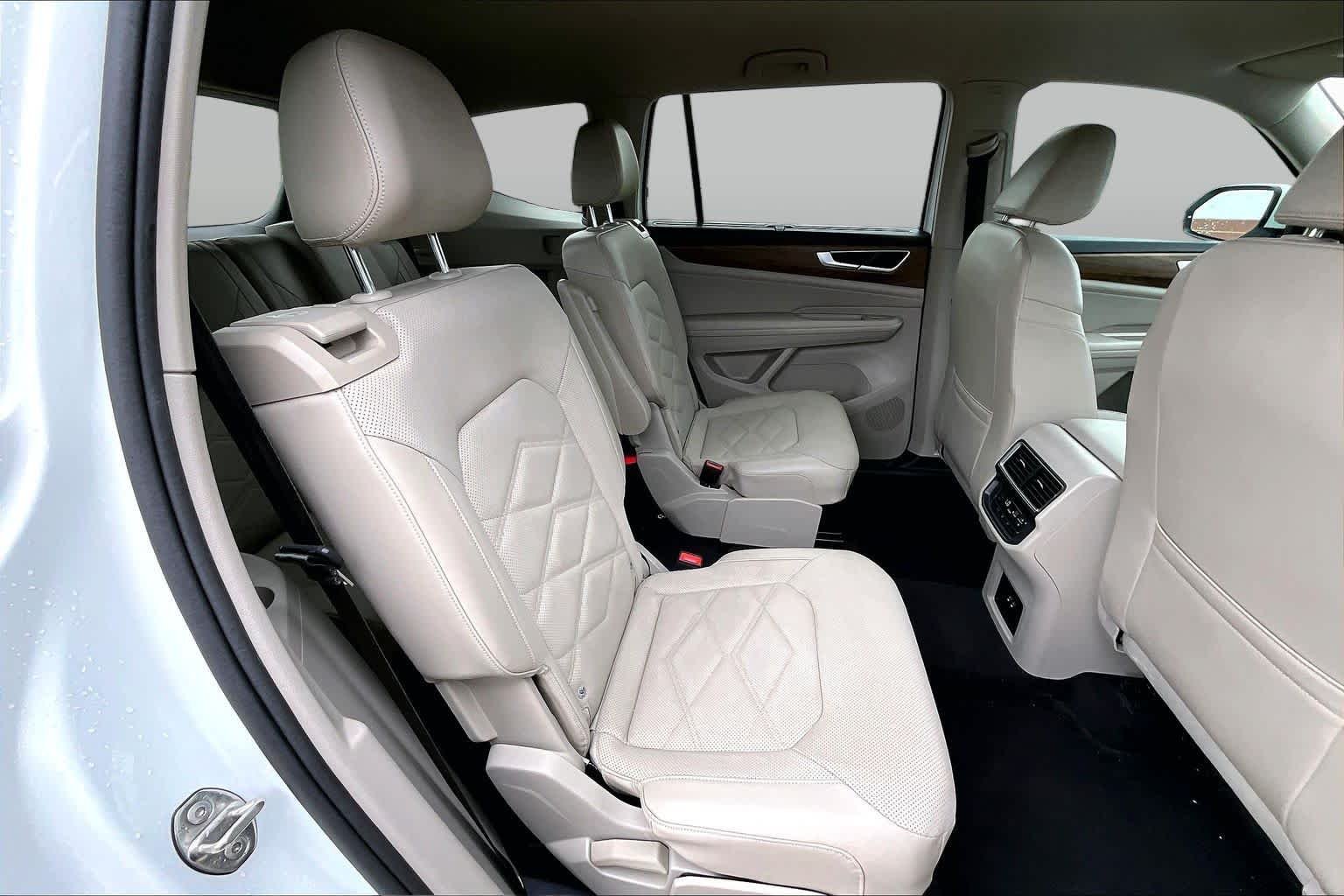 Used 2024 Pure White Volkswagen 2.0T SE w/Technology image 19
