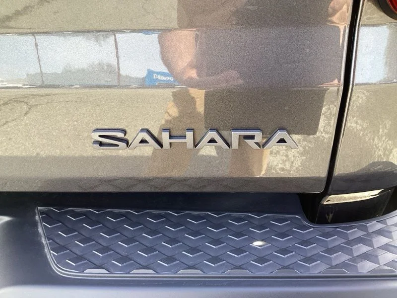 New 2026 Granite Crystal Metallic Clear-Coat Exterior Paint Jeep Sahara image 15