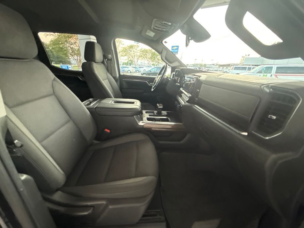 Used 2022 Black Chevrolet LT image 36