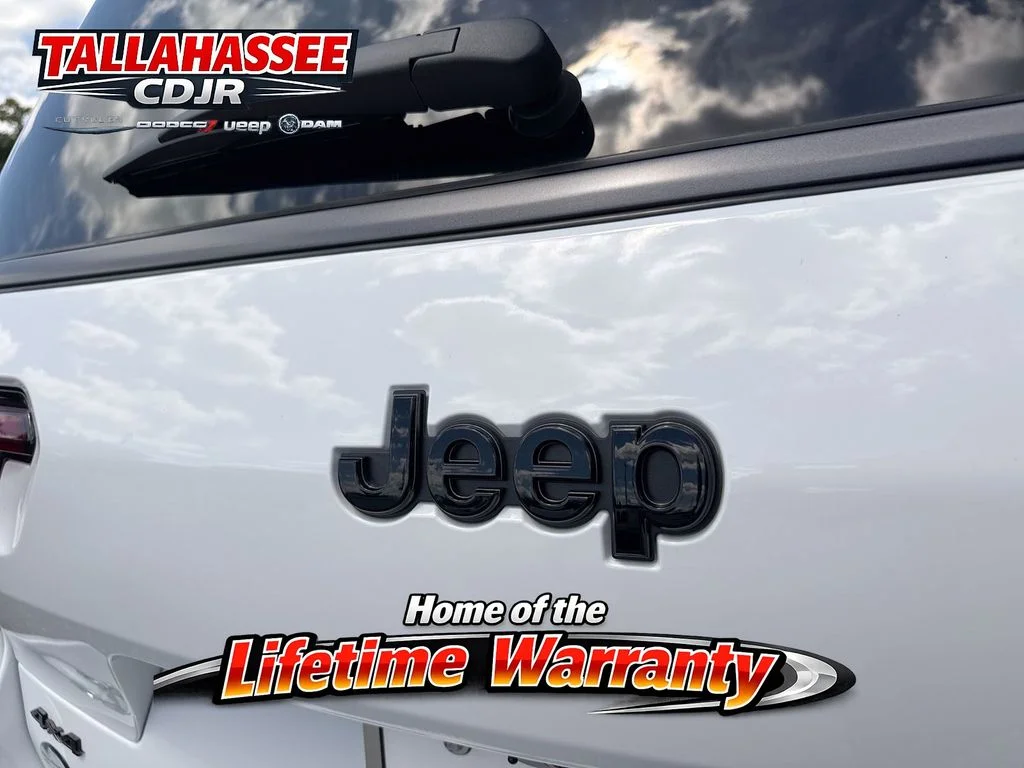 New 2026 Bright White Clear-Coat Exterior Paint Jeep Limited Reserve image 6