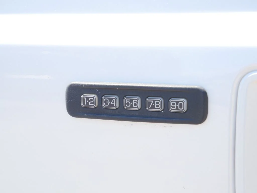 Used 2013 White Ford Lariat image 17