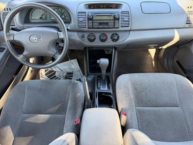 Used 2004 Silver Toyota LE image 11