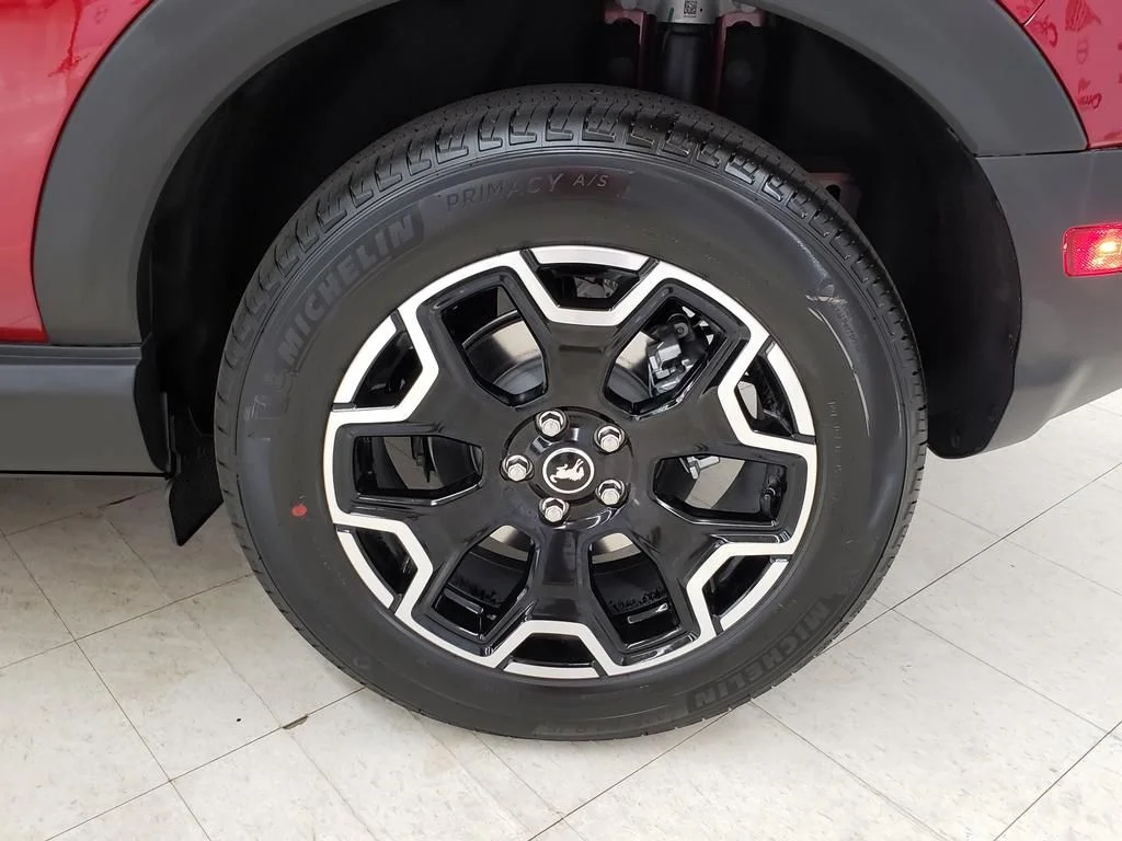 New 2025 Ruby Red Metallic Tinted Clearcoat Ford Outer Banks® image 27