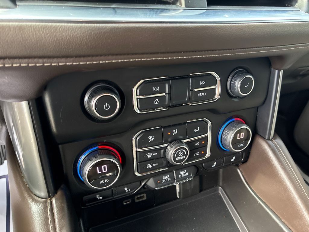 Used 2021 Gray Chevrolet Z71 image 15