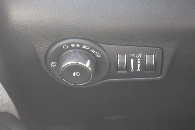 Used 2024 White Jeep Latitude image 18