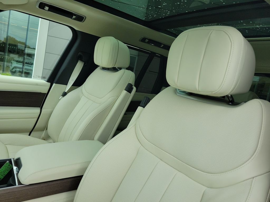 New 2026 Ostuni Pearl White Land Rover SE image 26