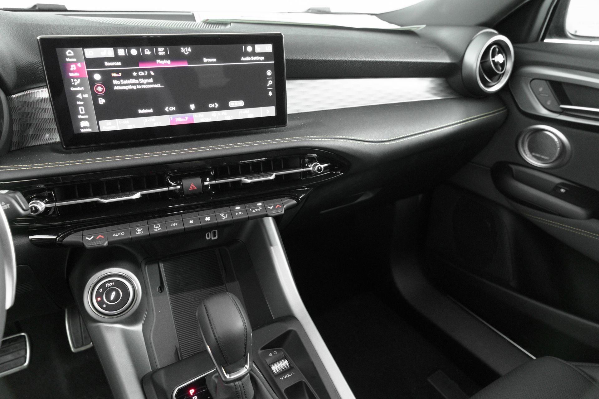 New 2025 Alfa Black Exterior Paint Alfa Romeo Base image 25