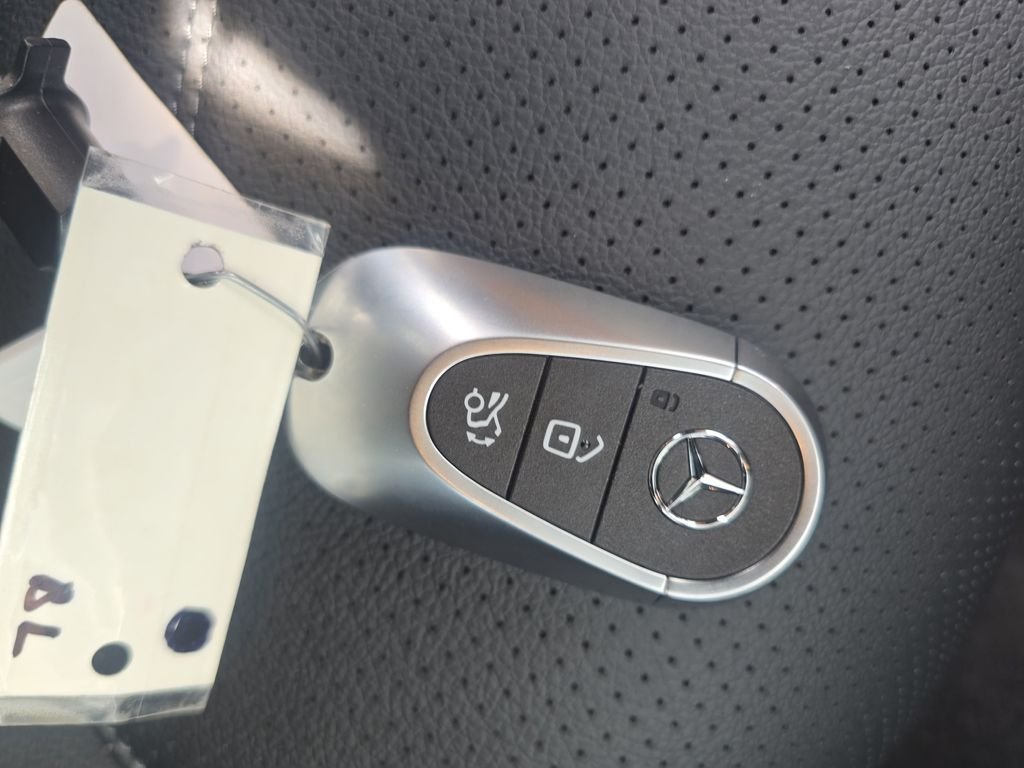 New 2026 MANUFAKTUR Alpine Grey Mercedes-Benz GLC 300 image 28