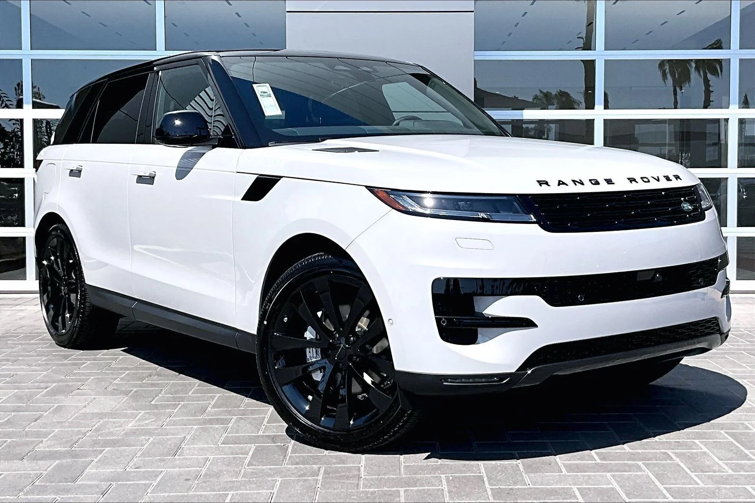 New 2026 Borasco Grey Land Rover SE image 2