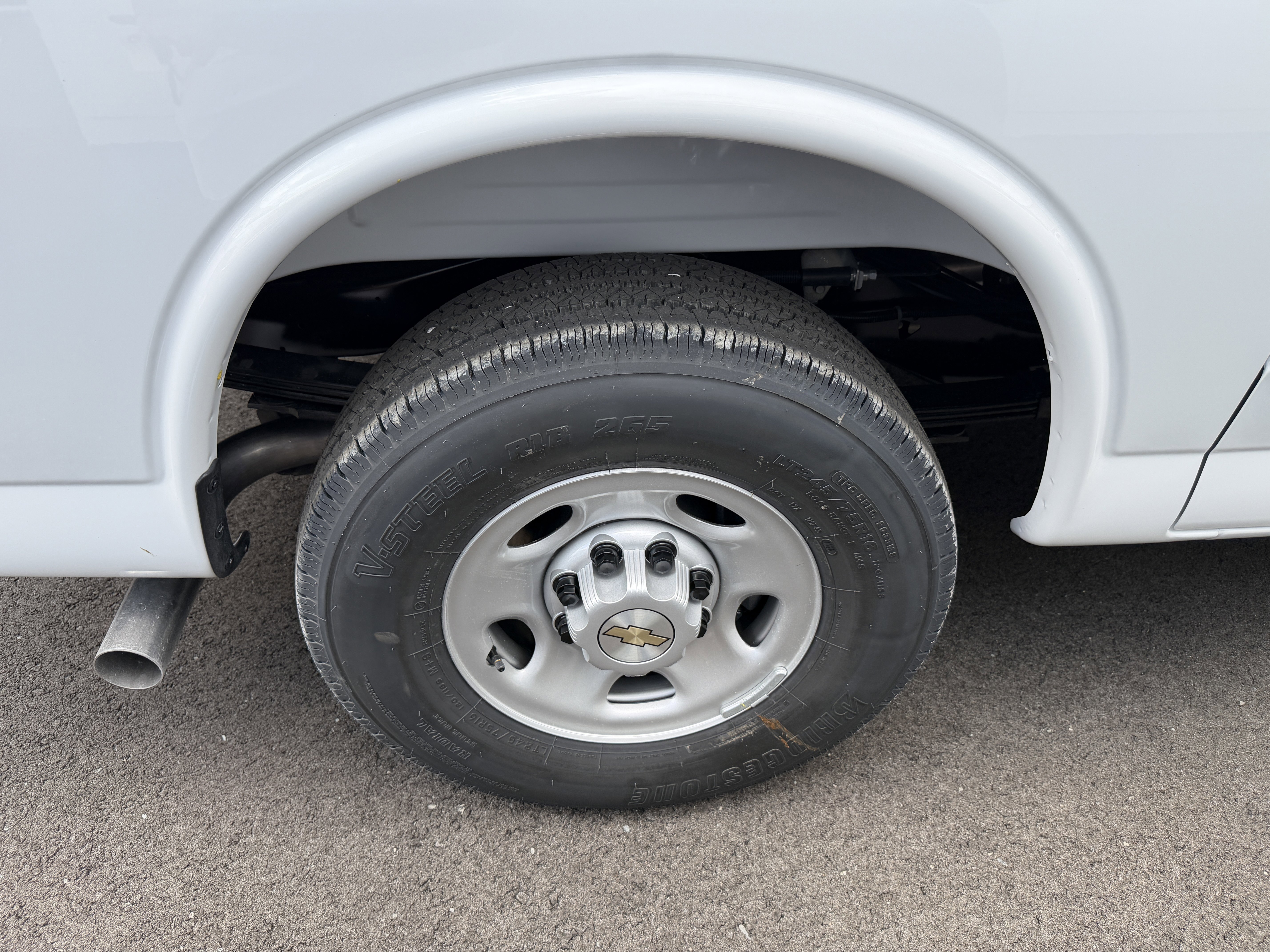 New 2026 Summit White Chevrolet 1WT image 8
