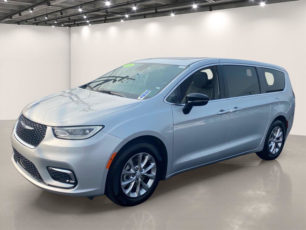 Used 2026 Silver Mist Clearcoat Chrysler Limited image 3