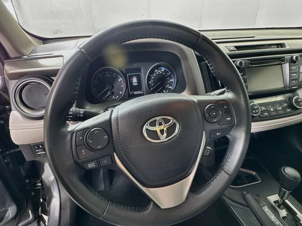 Used 2017 Gray Toyota XLE image 11