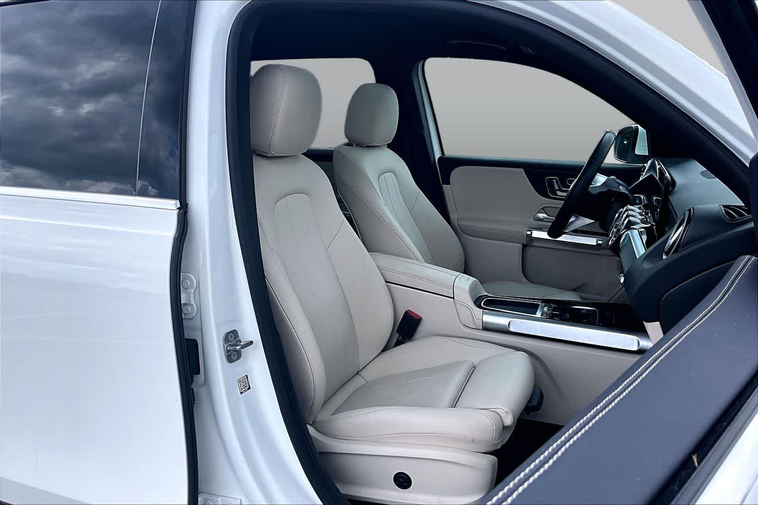 Used 2025 Polar White Mercedes-Benz GLB 250 image 9