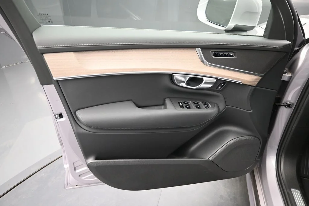 Used 2026 Aurora Silver Volvo Core image 9