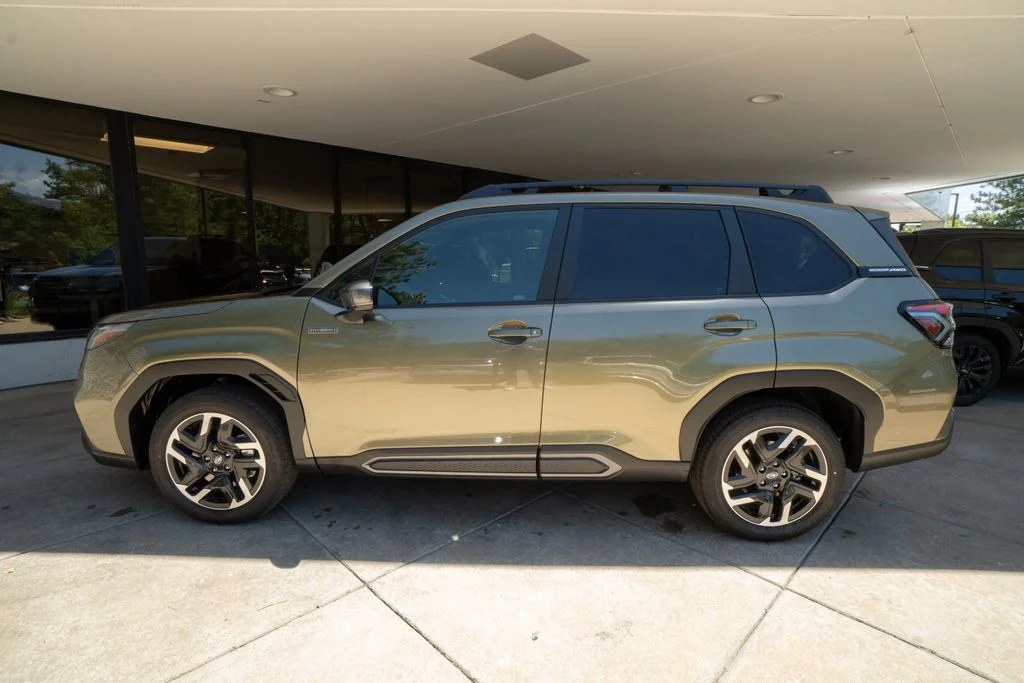 New 2026 AUTUMN GREEN METALLIC Subaru Limited Hybrid image 4