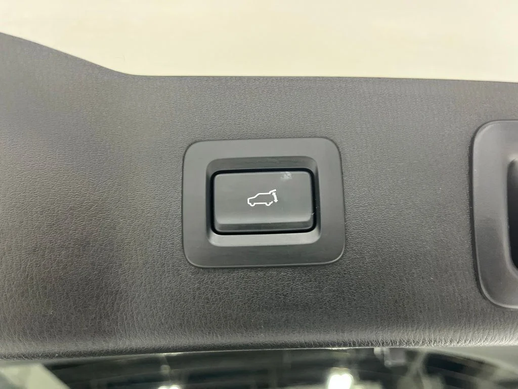 Used 2021 Snowflake White Pearl Mazda Touring image 34