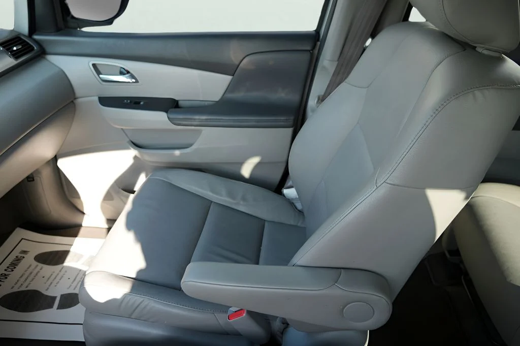 Used 2016 Silver Honda EX-L image 30