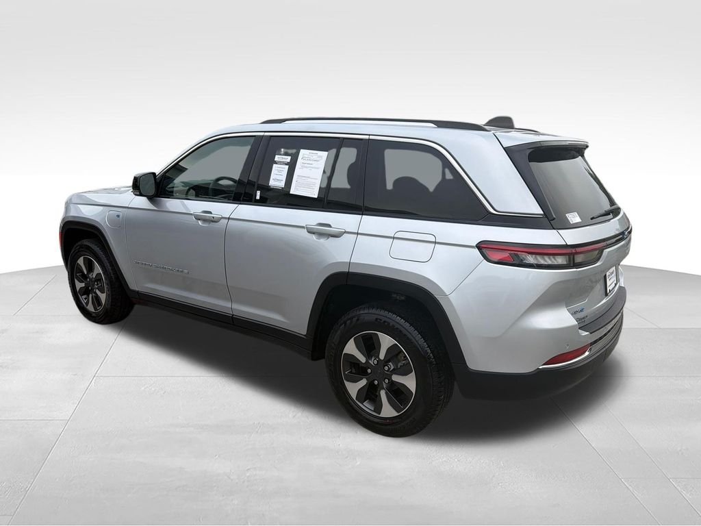 Used 2024 Silver Jeep 4xe image 3