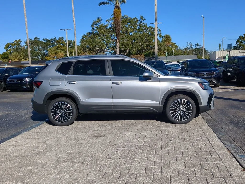 New 2026 Silver Volkswagen 1.5T SE image 3