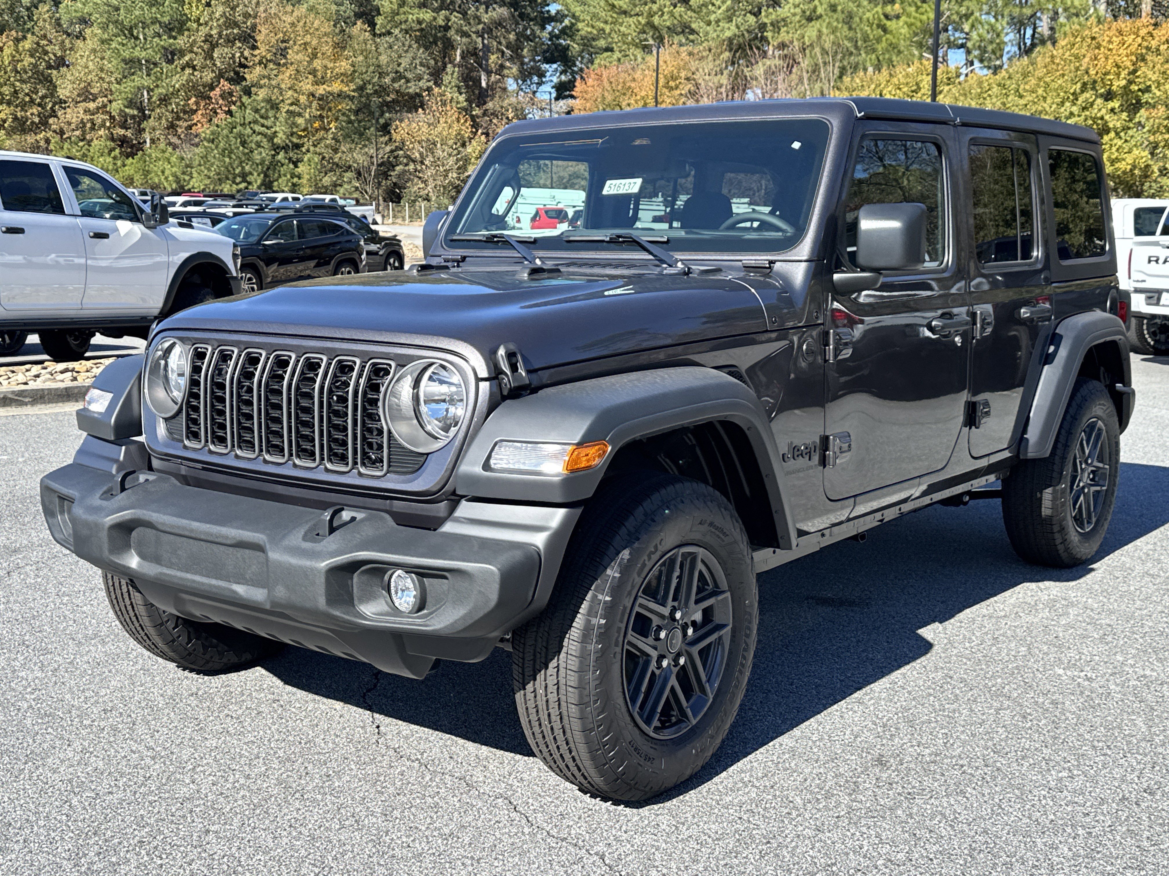 New 2025 Granite Crystal Metallic Clear-Coat Exterior Paint Jeep Sport S image 3