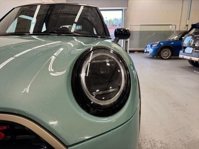 Used 2026 Ocean Wave Green Metallic MINI  image 9