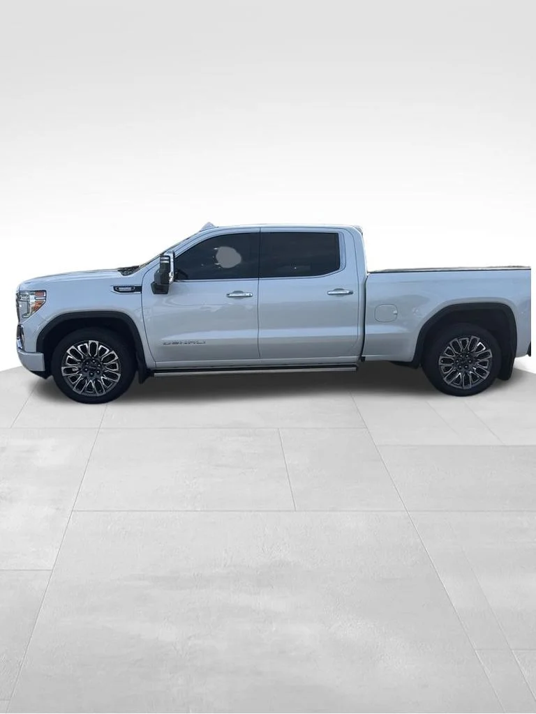 Used 2021 White GMC Denali image 3