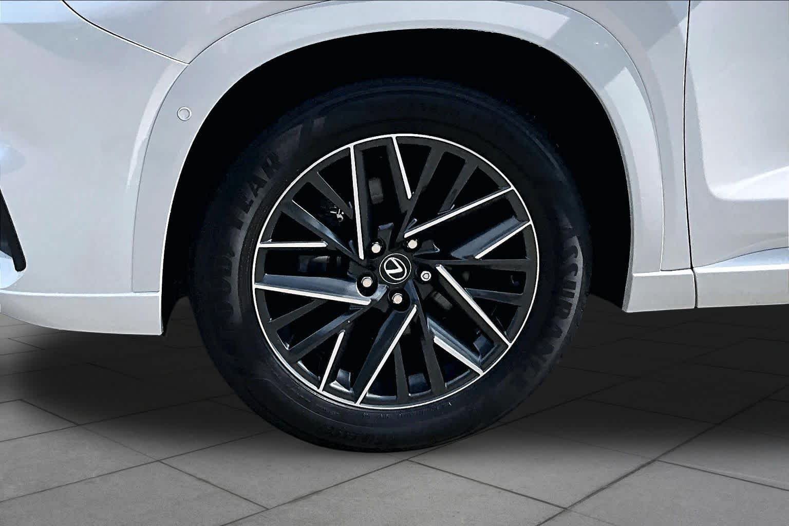 Used 2024 Wind Chill Pearl Lexus Premium image 11