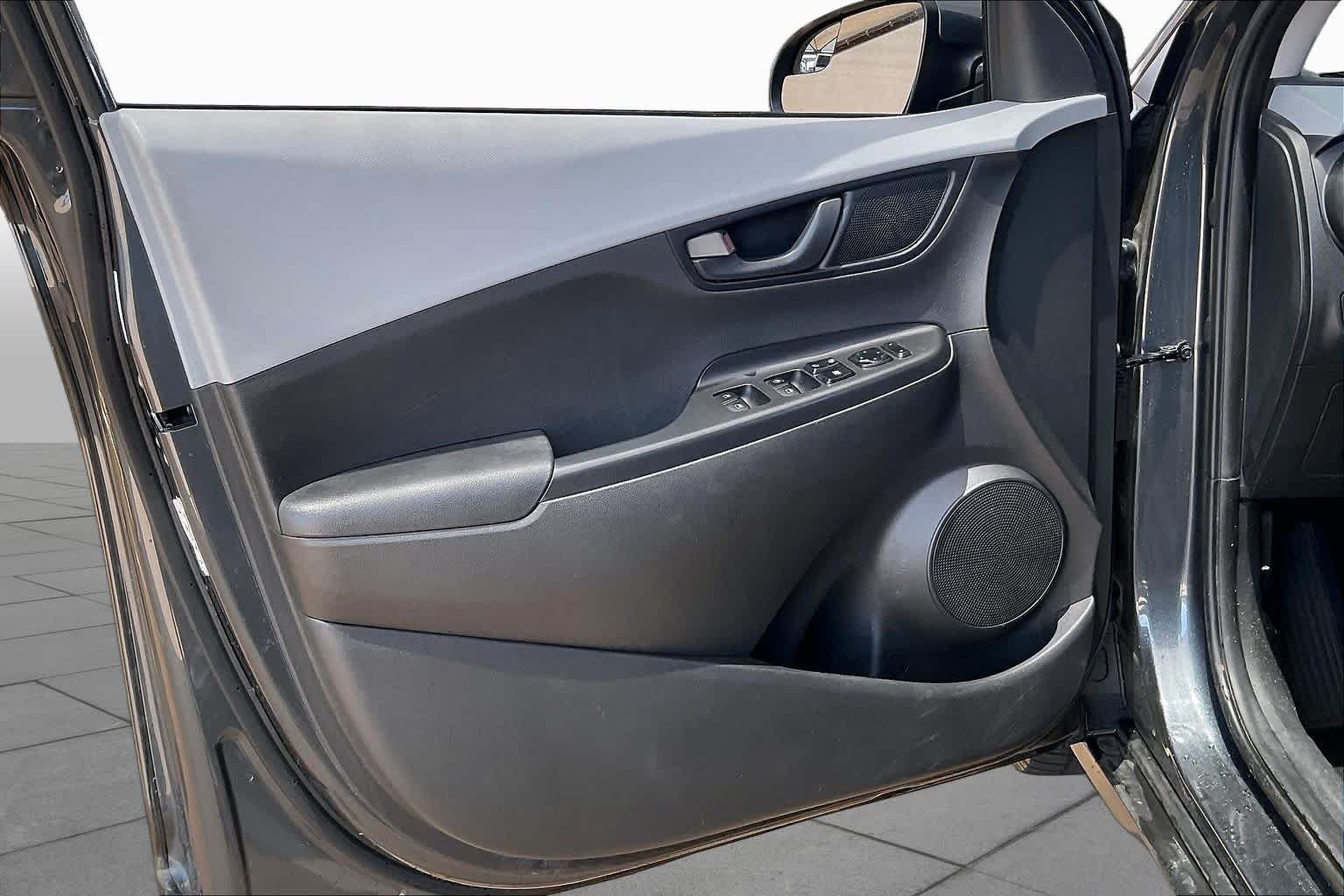 Used 2021 Thunder Gray Hyundai SE image 20
