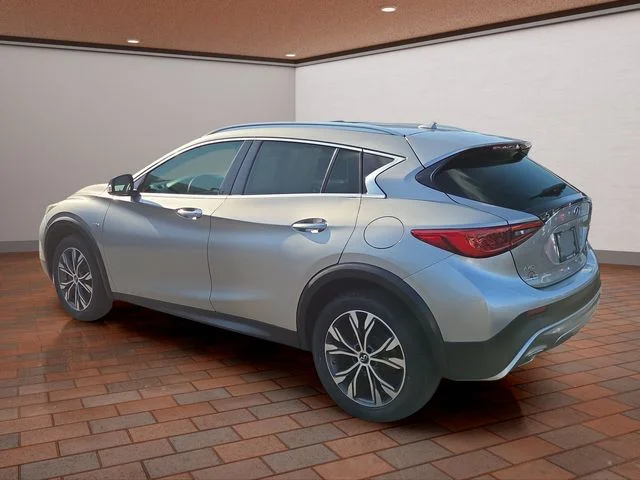Used 2017 Silver INFINITI Luxury image 27