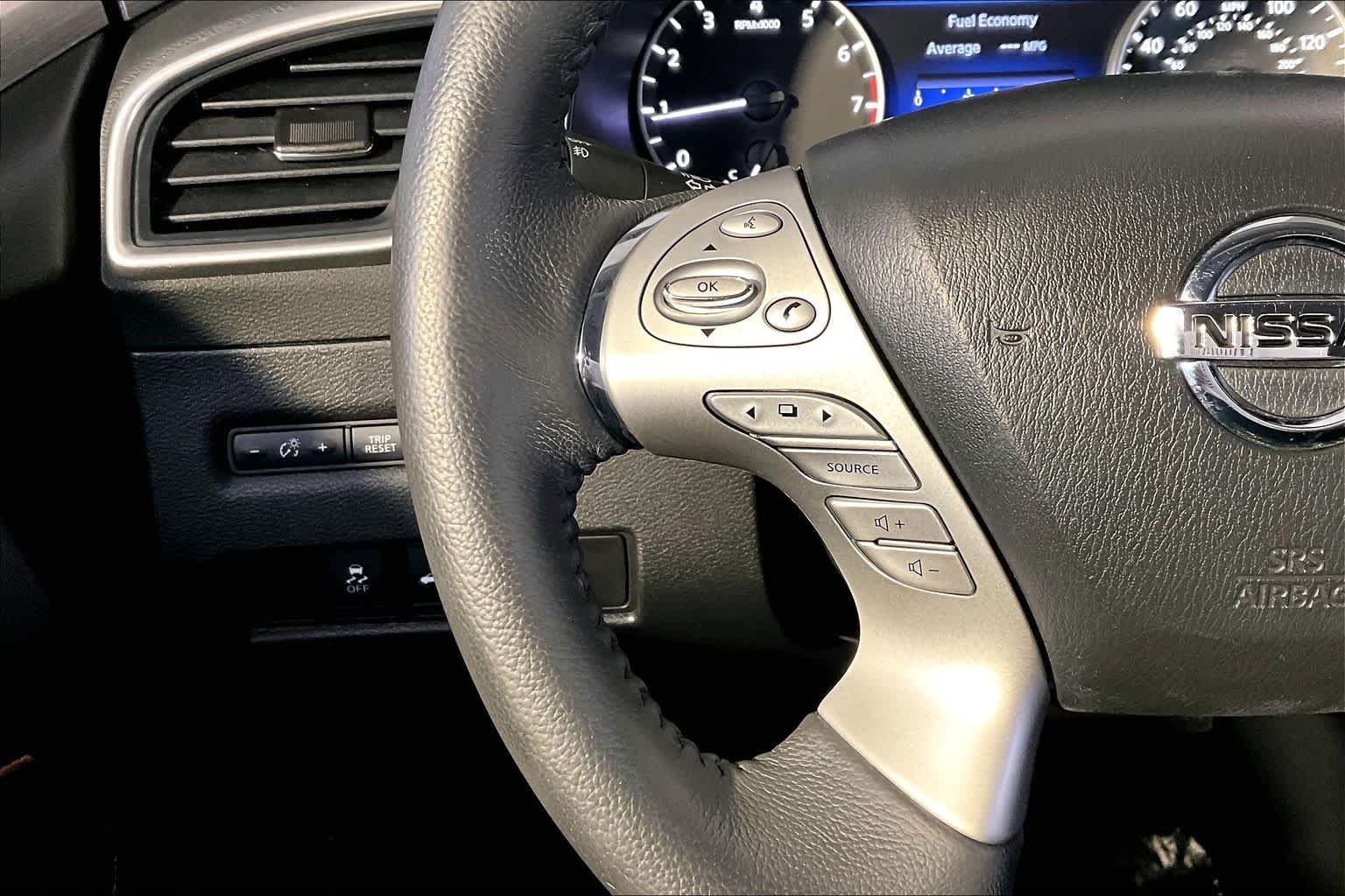 Used 2017 Arctic Blue Metallic Nissan SL image 24