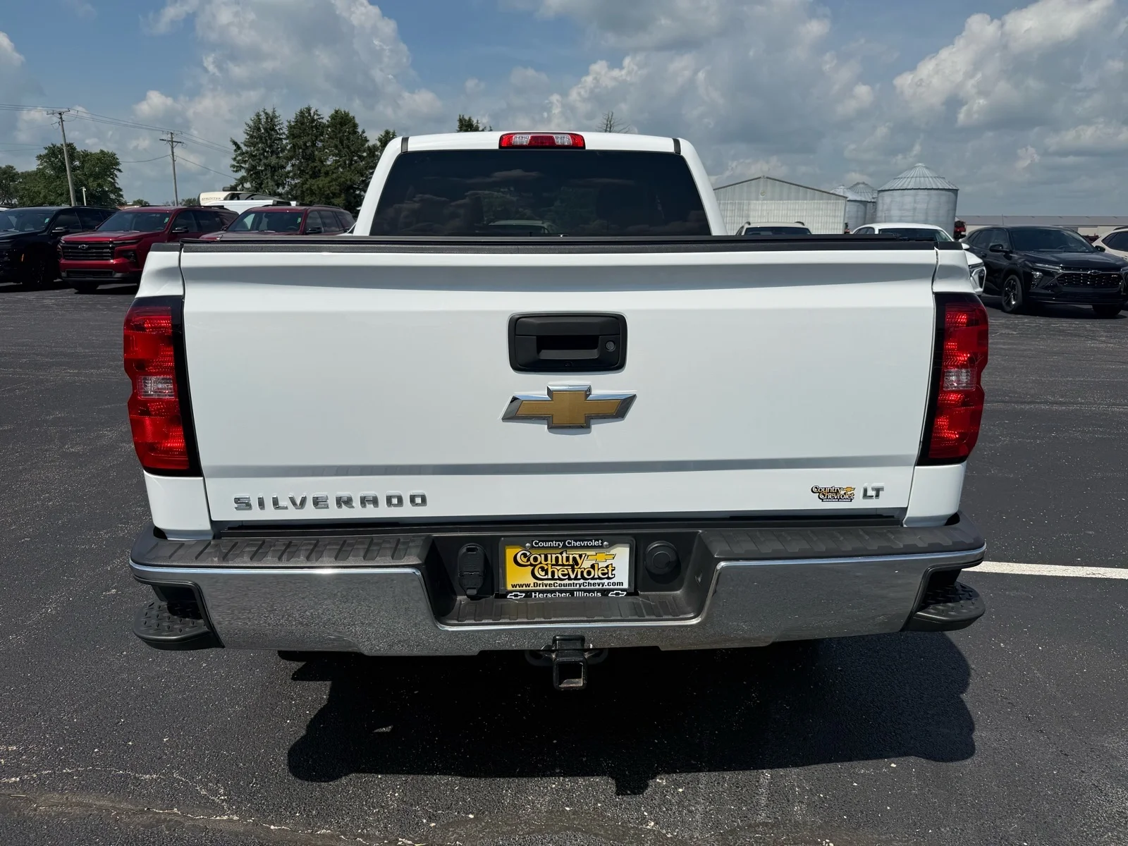 Used 2017 SUMMIT WHITE Chevrolet LT image 4