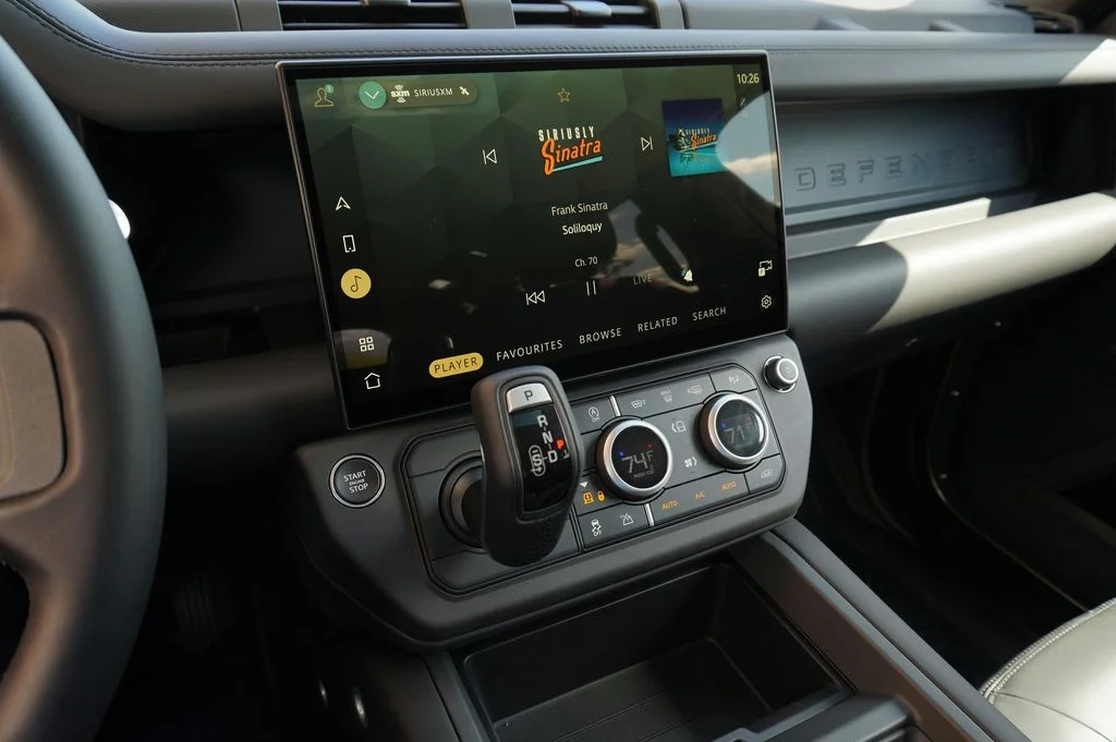 New 2026 Woolstone Green Land Rover X-Dynamic SE image 18