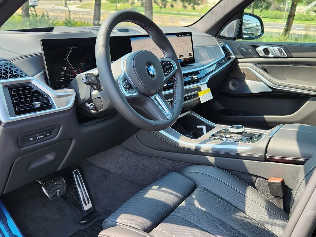 New 2026 Black Sapphire Metallic BMW M60i image 9