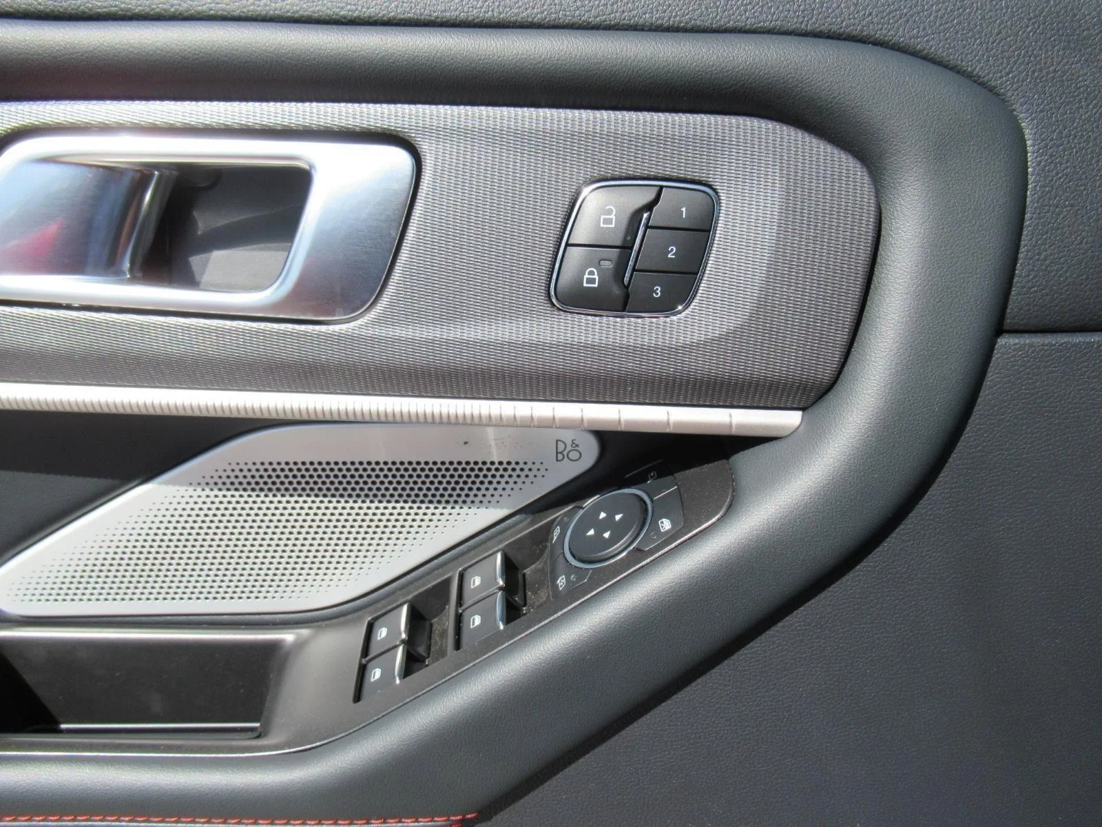 2025 Ford Explorer ST - Photo 23