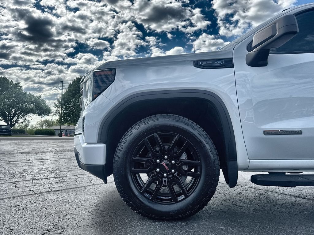 Used 2024 White GMC Elevation image 10