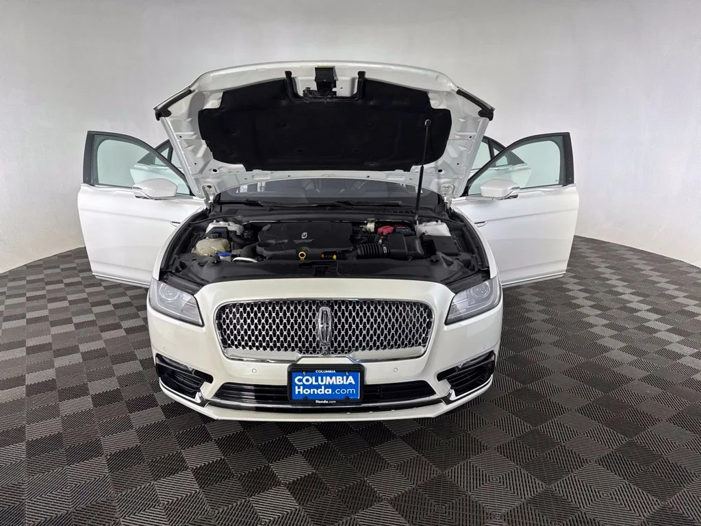 Used 2018 White Lincoln Select image 12