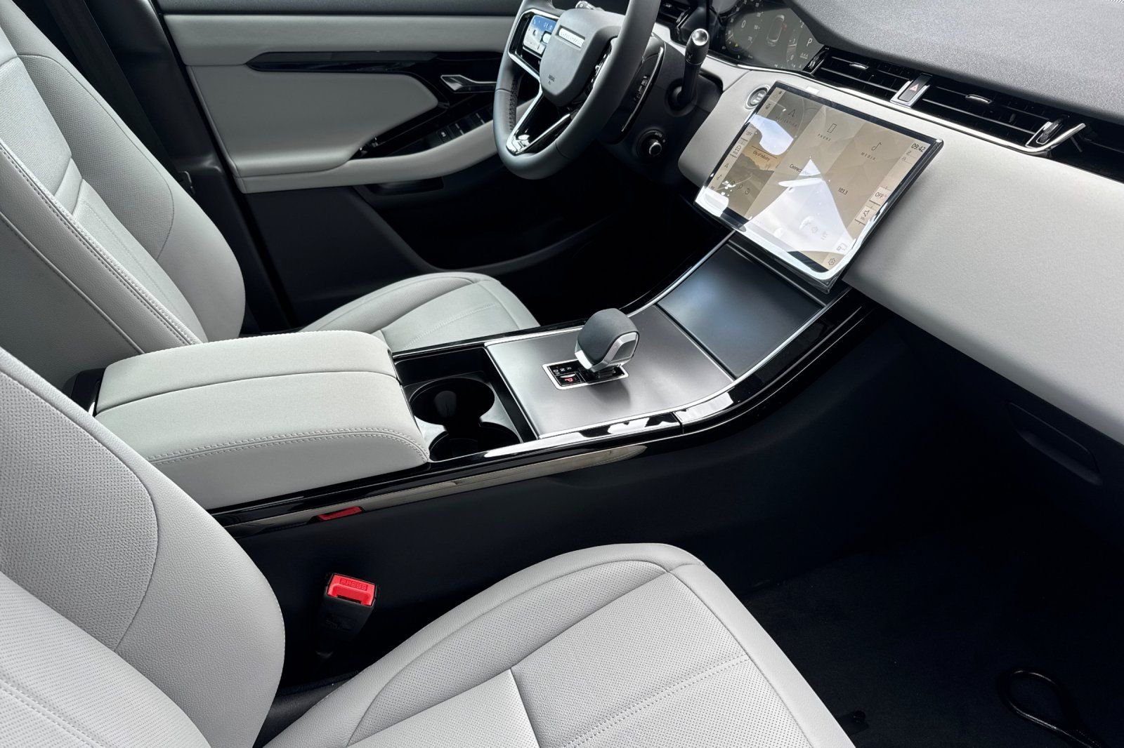 New 2026 Santorini Black Land Rover S image 17