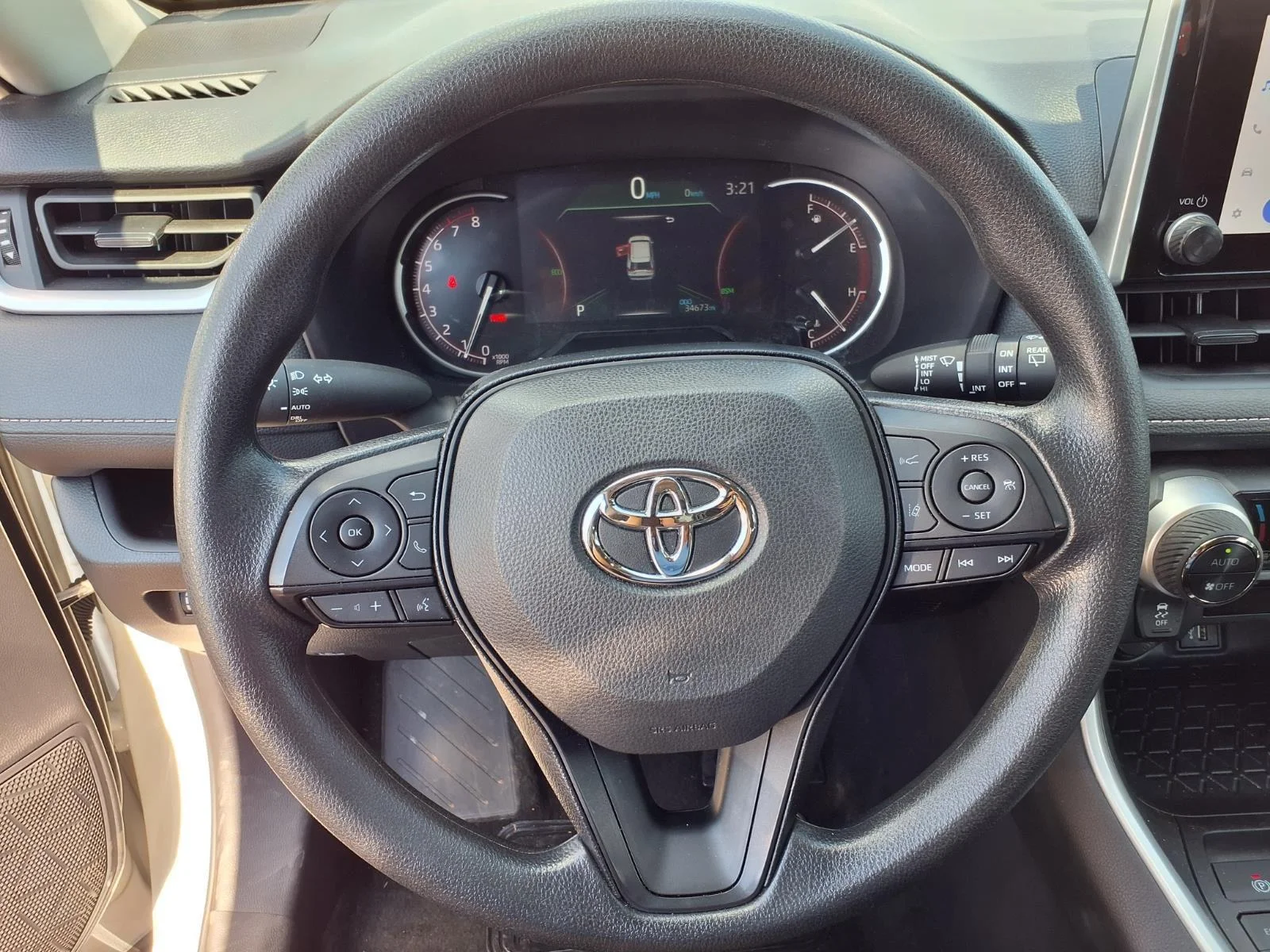 Used 2025 Ice Cap Toyota XLE image 10
