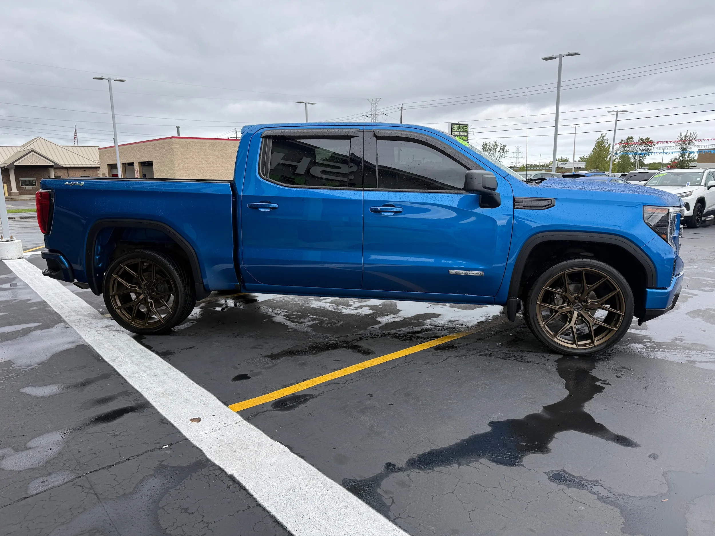 Used 2023 Dynamic Blue Metallic GMC Elevation image 7