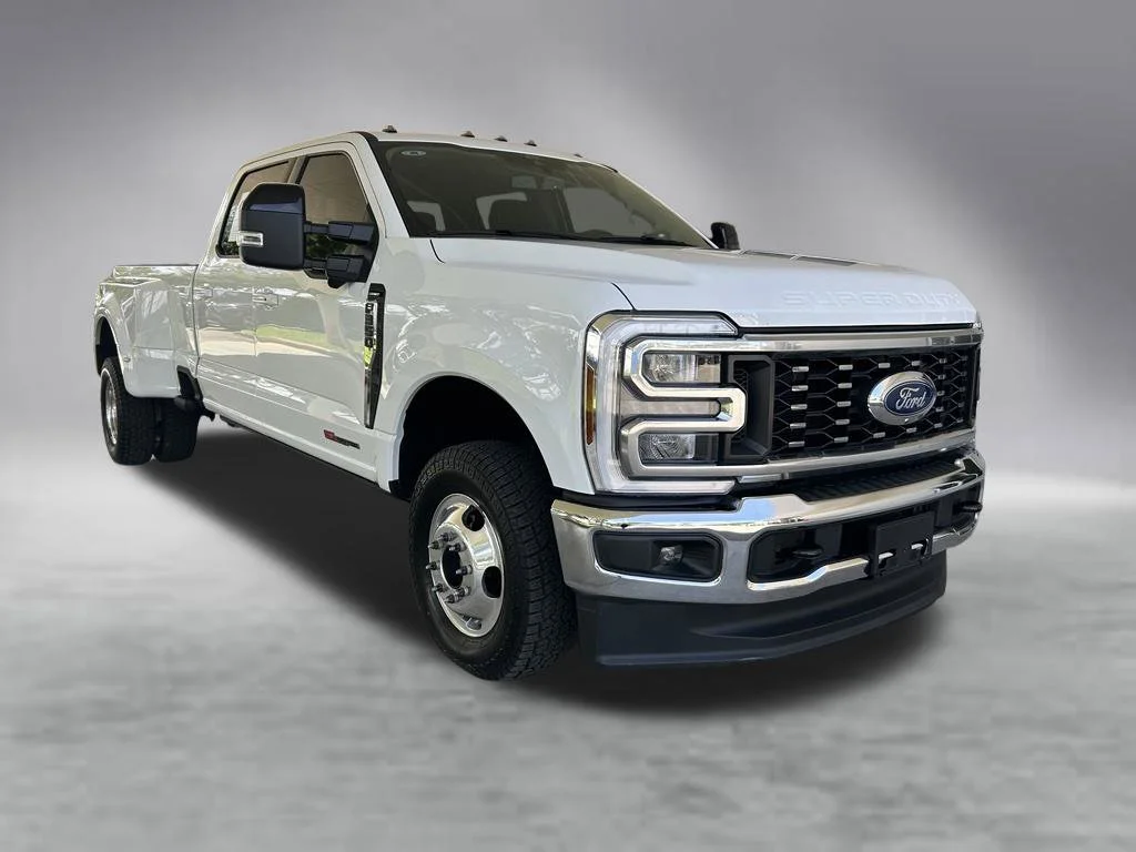 Used 2025 White Ford XL image 1