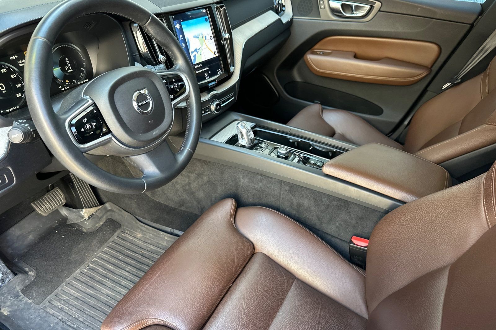 Used 2018 White Volvo T8 Inscription image 10