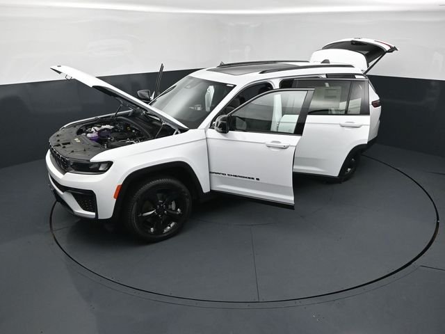 New 2026 Bright White Clear-Coat Exterior Paint Jeep Limited image 26