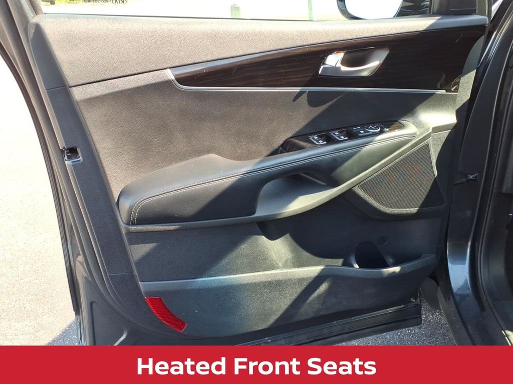 Used 2020 Gravity Grey Kia LX w/convenience pkg & 3rd row seat image 25